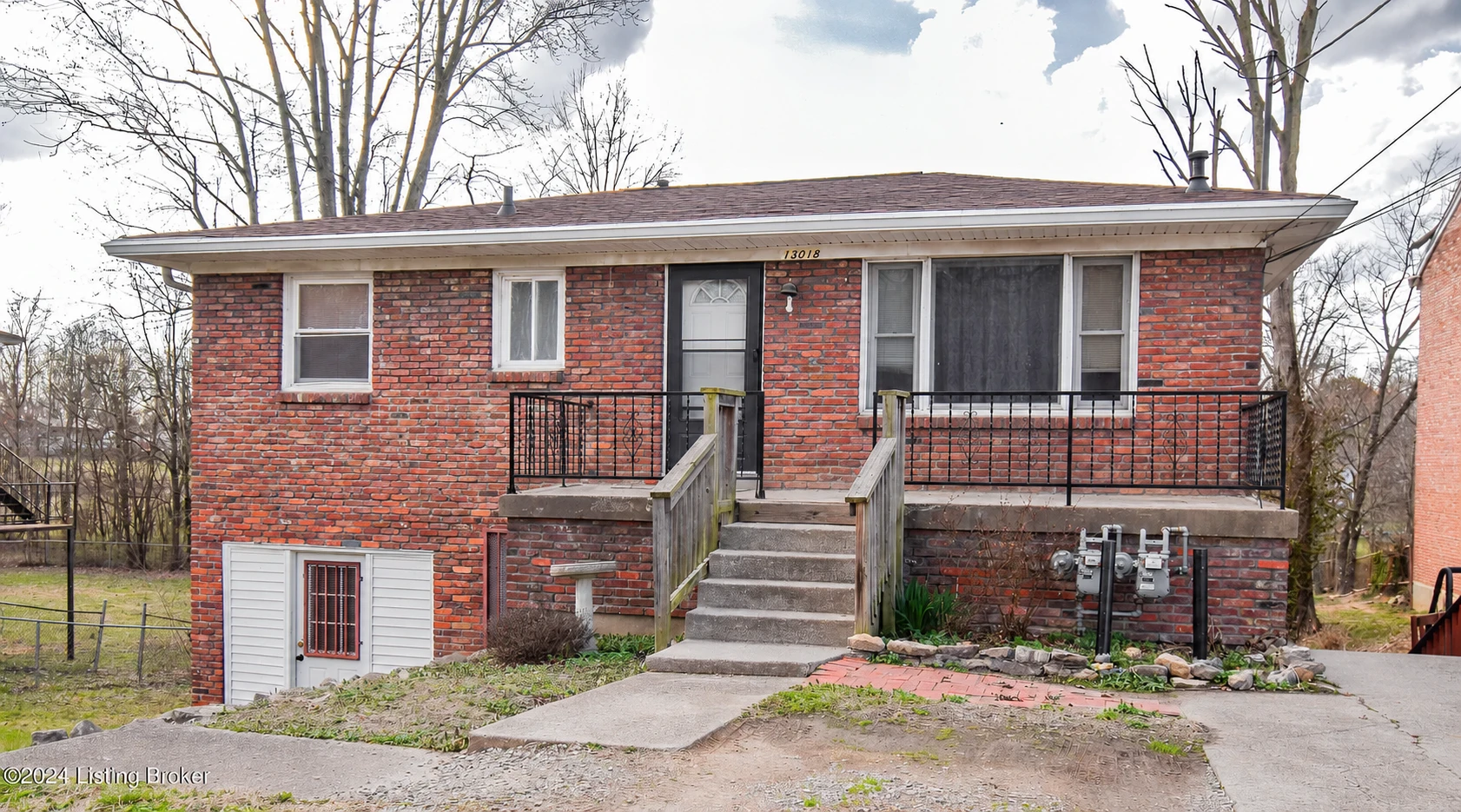 13018 E Orell Rd - Upper Unit