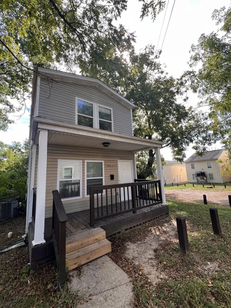 2824 DIVINTY LANE